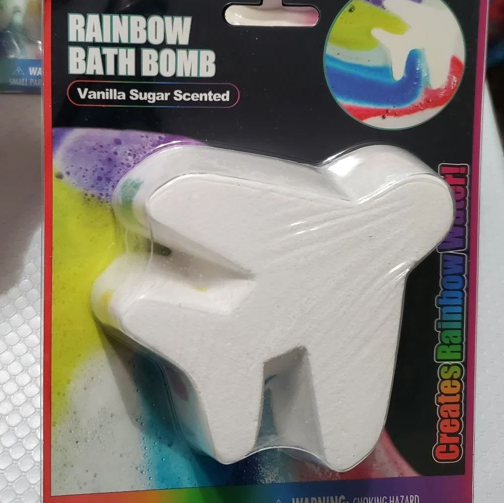 3pack vanilla bath bomb and Rainbow burst 5piece bath set FREE with $40 purchase